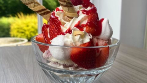 Sundae &ndash; Strawberry
